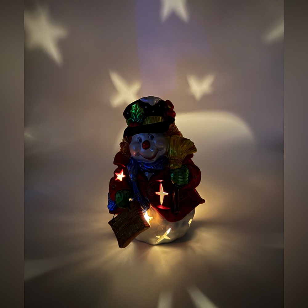 Exclusive Christmas Around The World Shimmering Snowman Tea Light Candle Holder